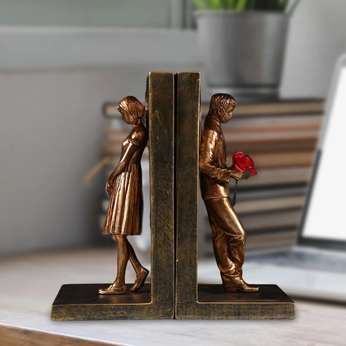 Deux serres livres en résine