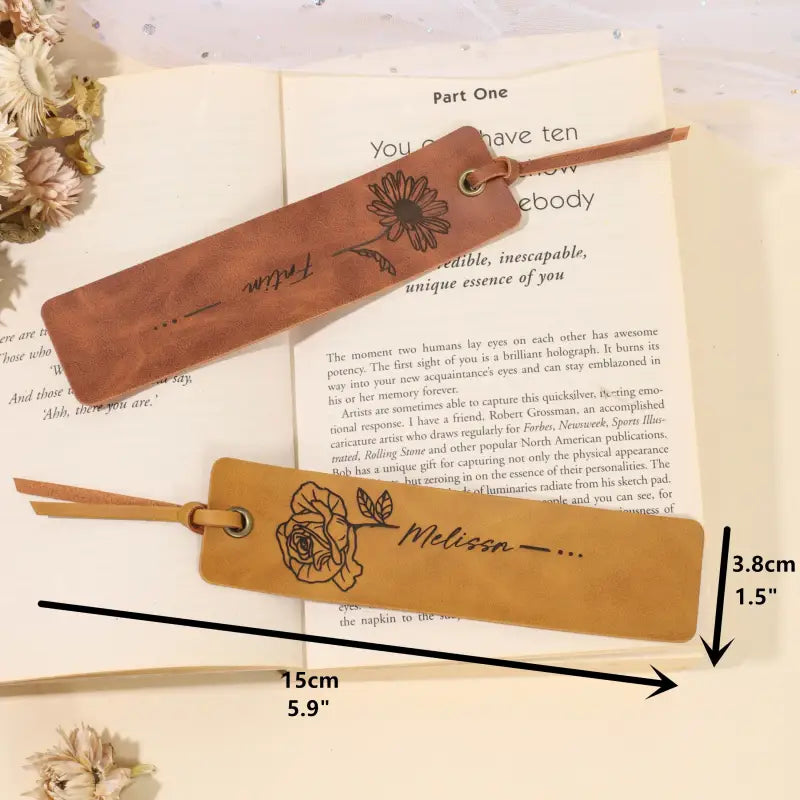 Marque-page cuir personnalisable gravure florale - Marque-page