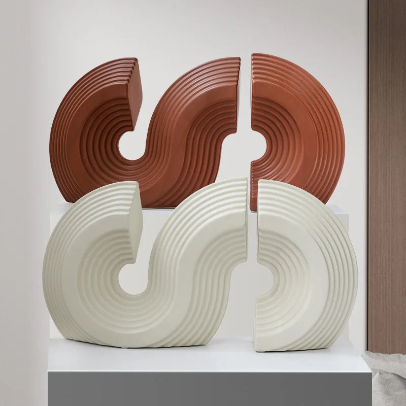 Serre livre en forme de S blanc et marron