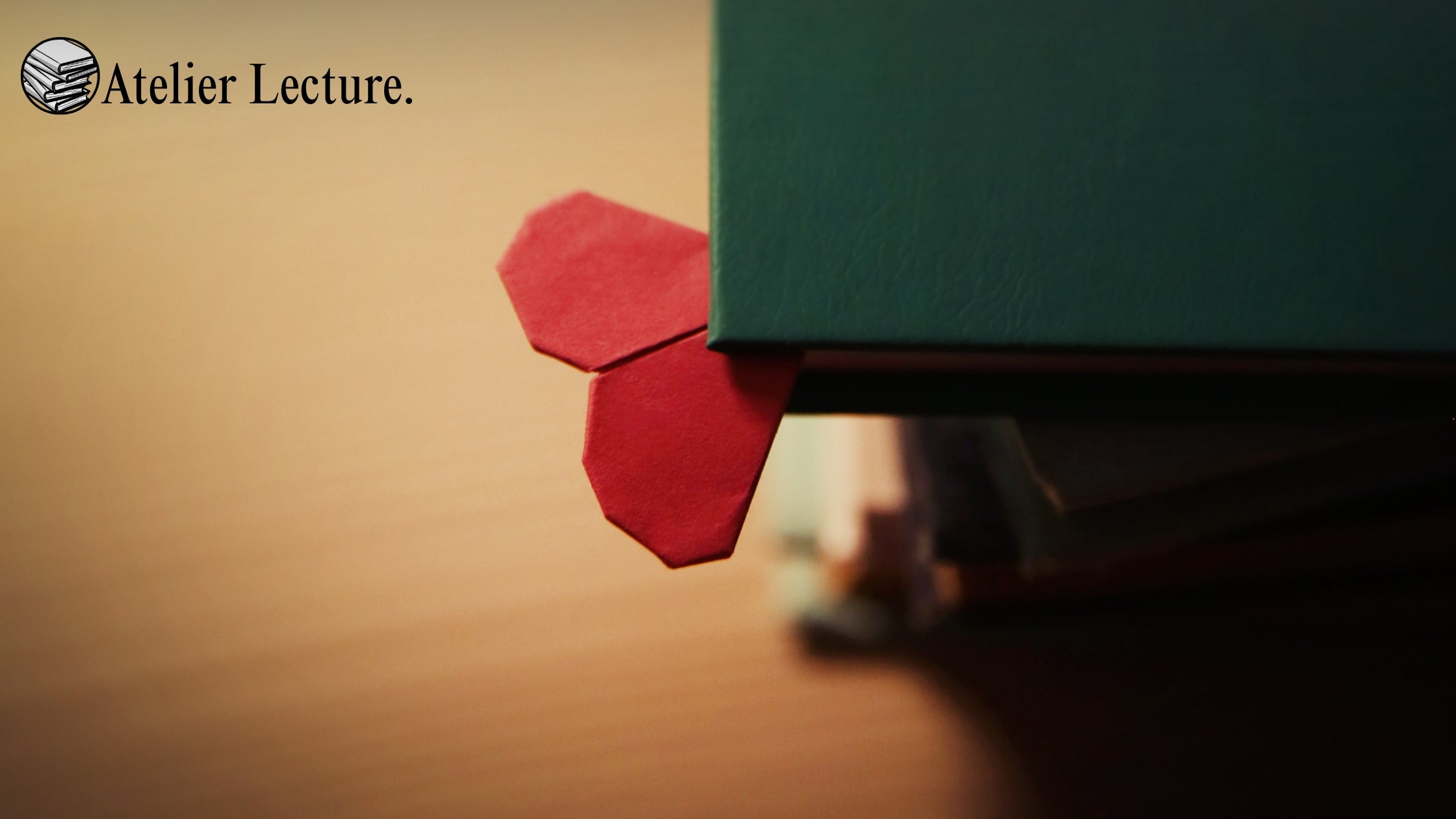 Boîte Cadeau avec Livre et Marque-Page