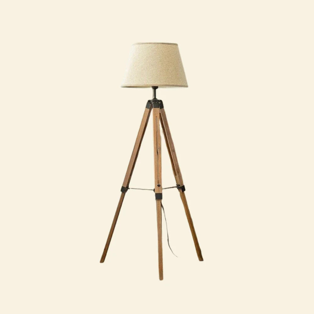 Lampadaire de lecture sur pied à côté d'un fauteuil Image