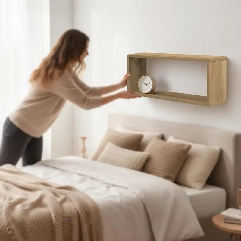 Étagère flottante en bois fixée au mur