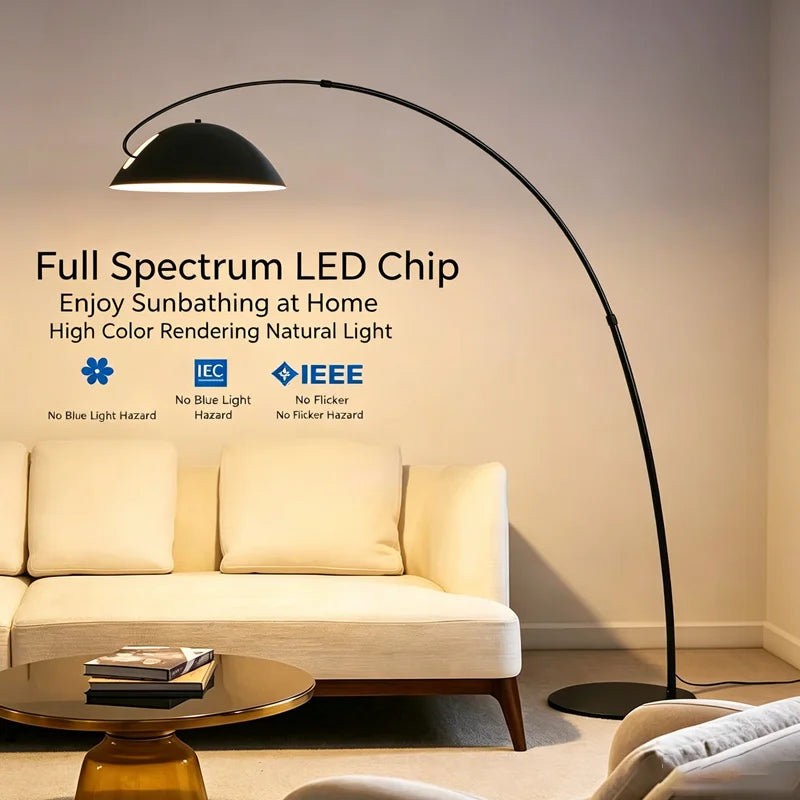 Lampadaire arc LED au-dessus d'un canapé dans un salon