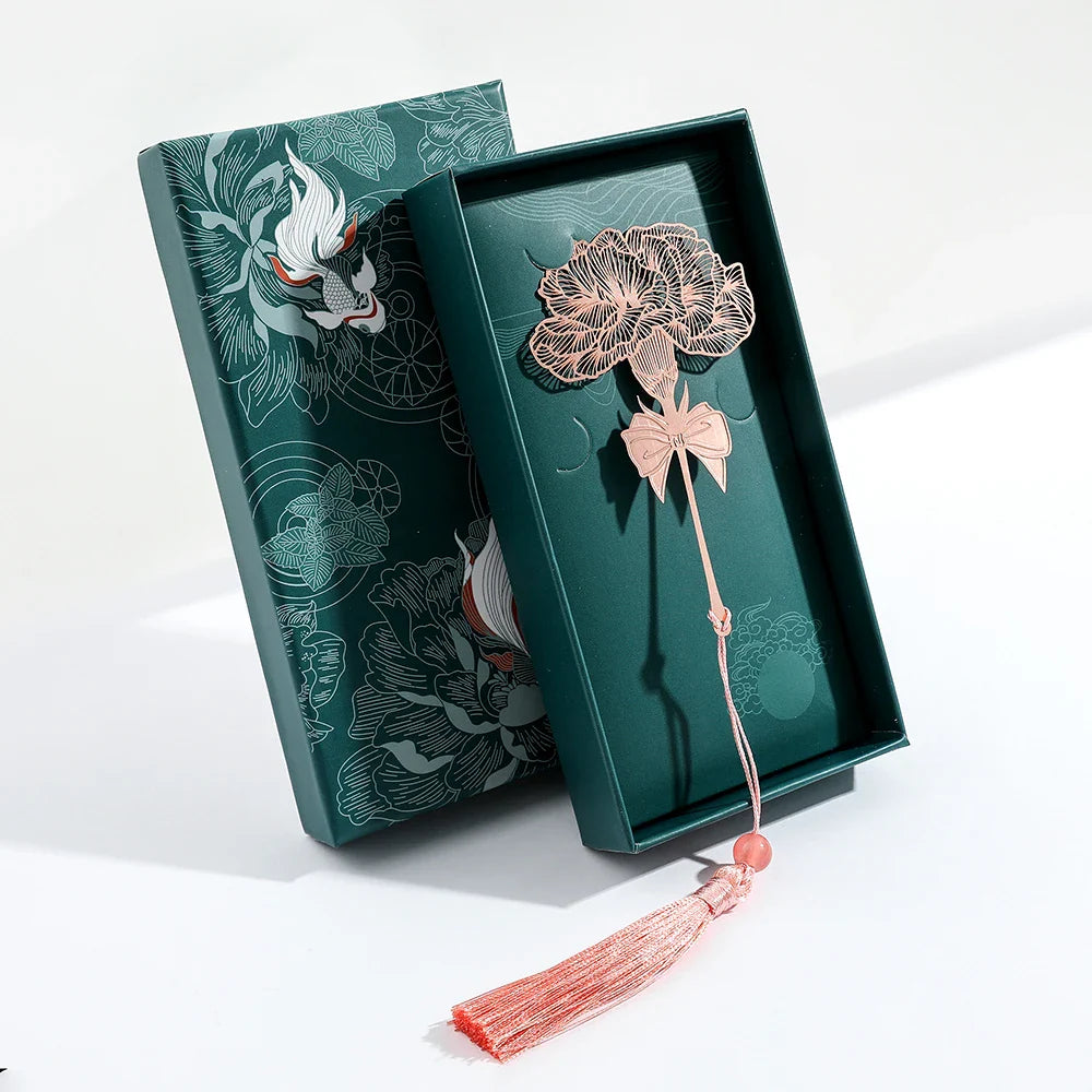 Marque page pour offrir en métal rose