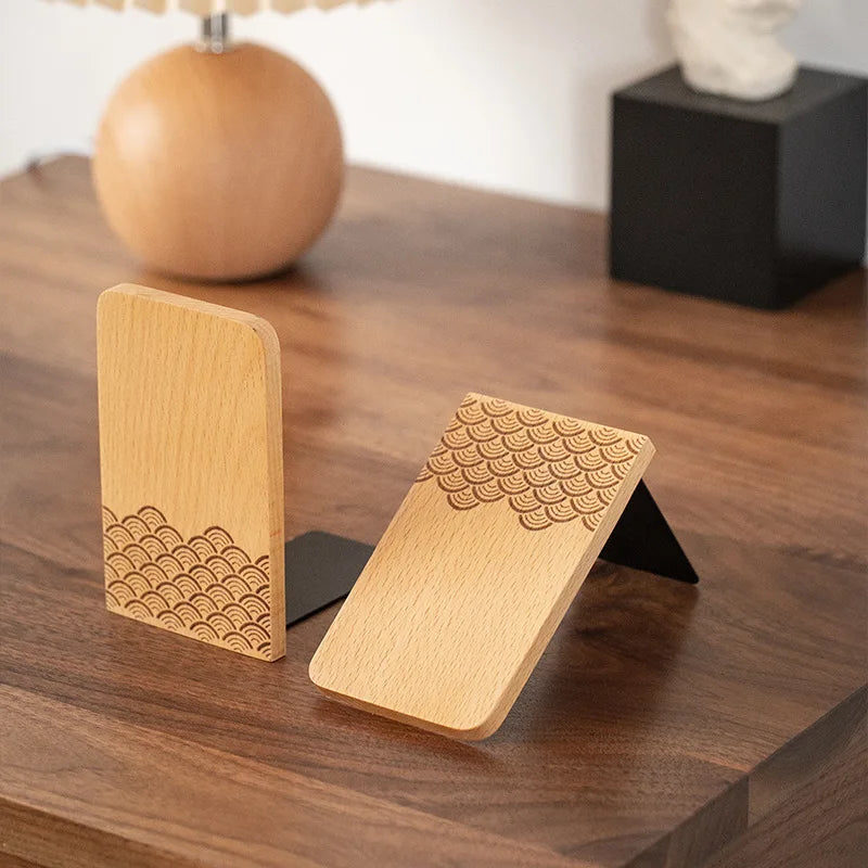 Détail du serre-livre en bois d'acacia